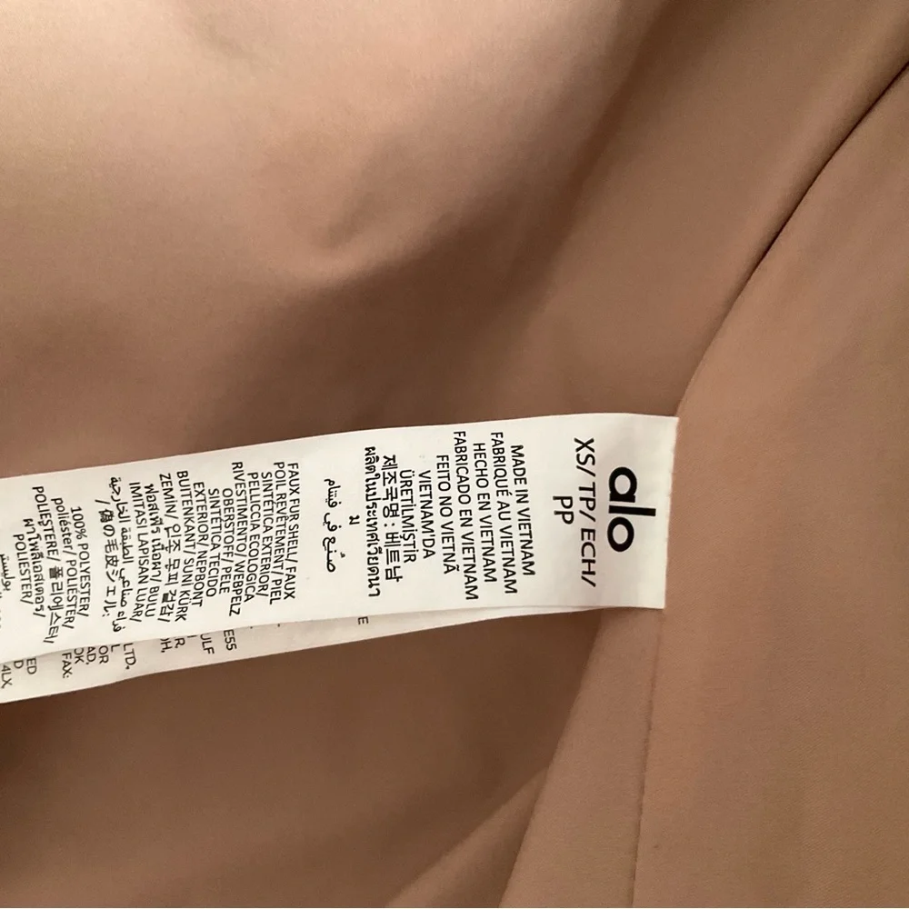 Alo Yoga Sherpa Cropped Slope Side Jacket Chai Latte XS